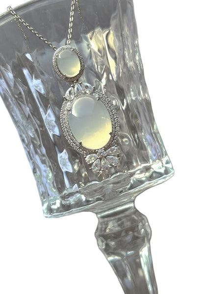 Artificial Chalcedony Bouquet Egg-Shaped Zircon Necklace
