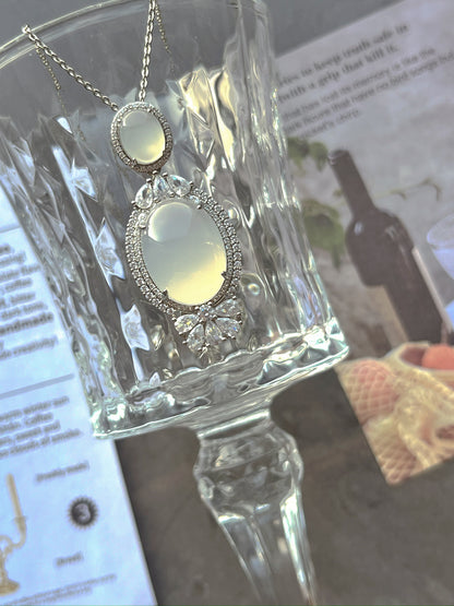 Artificial Chalcedony Bouquet Egg-Shaped Zircon Necklace
